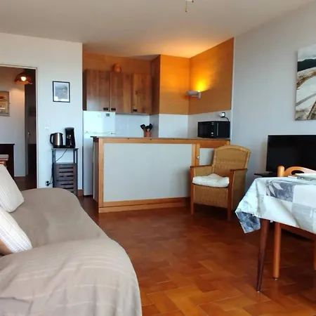 Apartment T2 Face Avec Parking A Deux Pas De La Et Des Commerces -4gal502 *